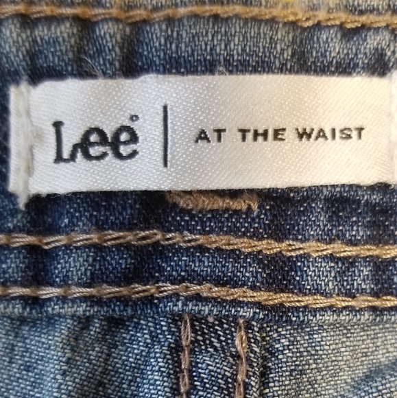 Lee Capri Jean Pants NWT. Light Stone. Size 10 Petite. Side Elastic Retail: $40. - Picture 8 of 9